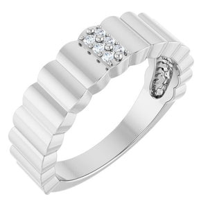 .04 Ctw Natural Diamond Cigar Ring