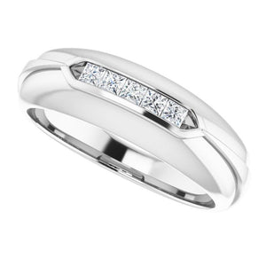 Exquisite 14K White Gold Natural Diamond Ring with 1/6 Carat Weight