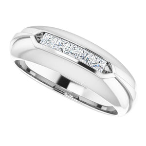 Exquisite 14K White Gold Natural Diamond Ring with 1/6 Carat Weight