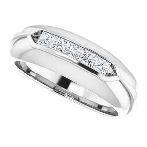 Exquisite 14K White Gold Natural Diamond Ring with 1/6 Carat Weight