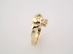 Polished Platinum Claddagh Design Ring - Symbol of Love and Loyalty